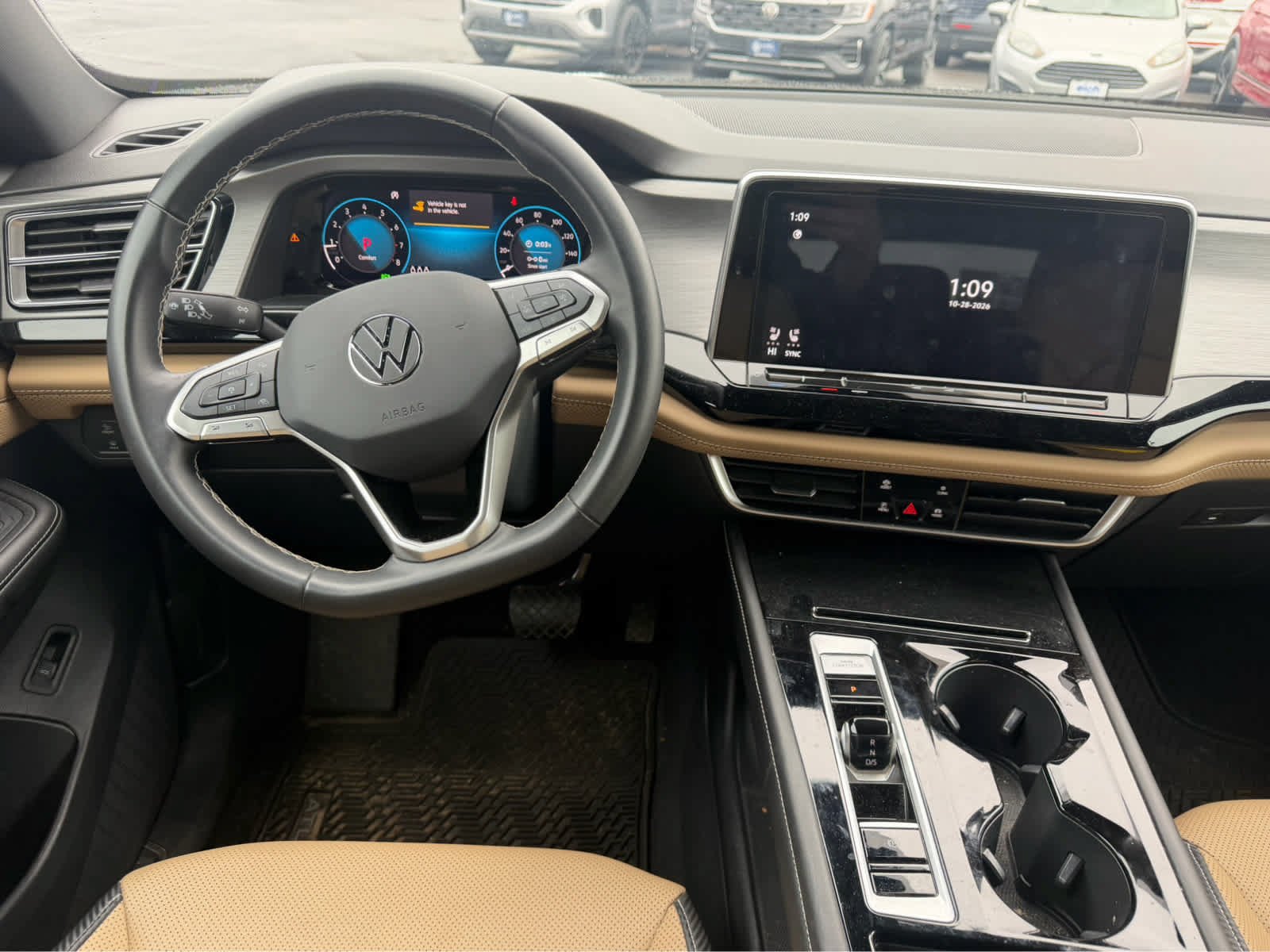 Used 2024 White Volkswagen 2.0T SE w/Technology image 4