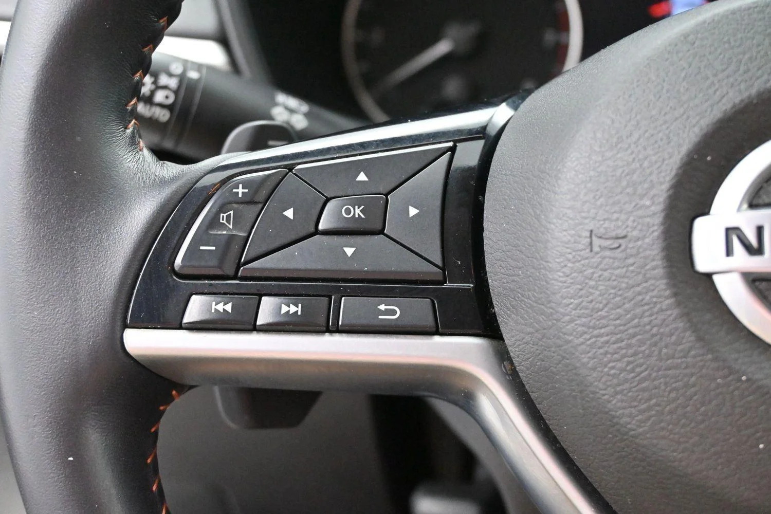 Used 2020 Pearl White Tricoat Nissan 2.5 SR image 17