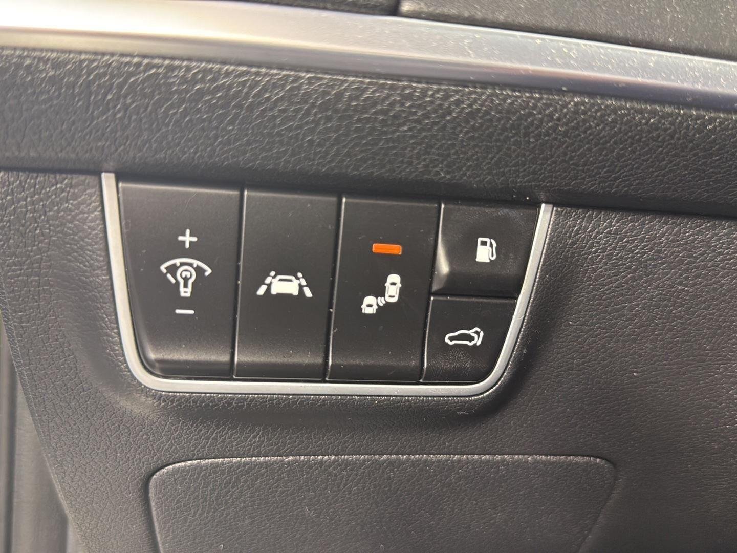Used 2018 Snow White Pearl Kia GT2 image 13