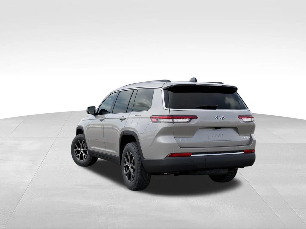 Used 2025 Silver Jeep Limited image 3