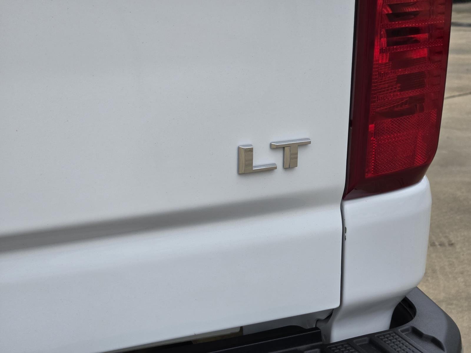 Used 2025 Summit White Chevrolet LT image 8