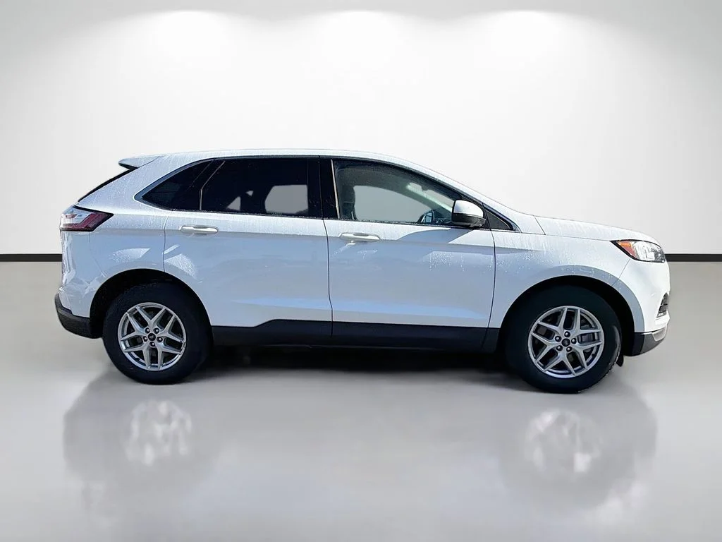 Used 2022 White Ford SEL image 2