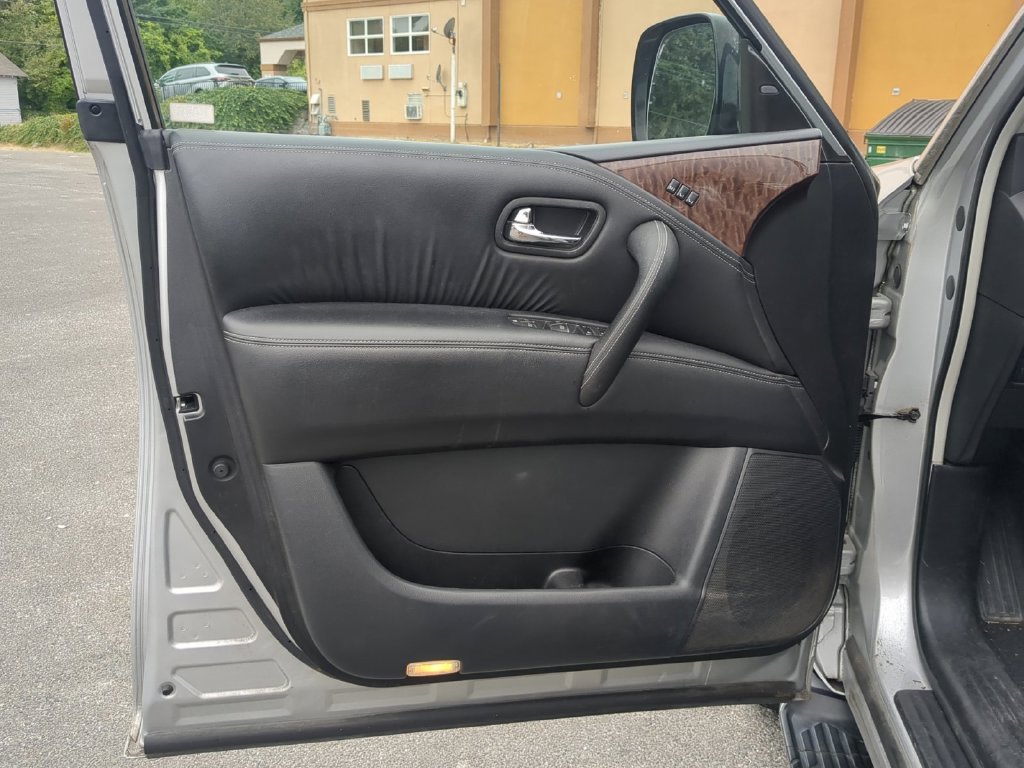 Used 2019 Silver Nissan SL image 13