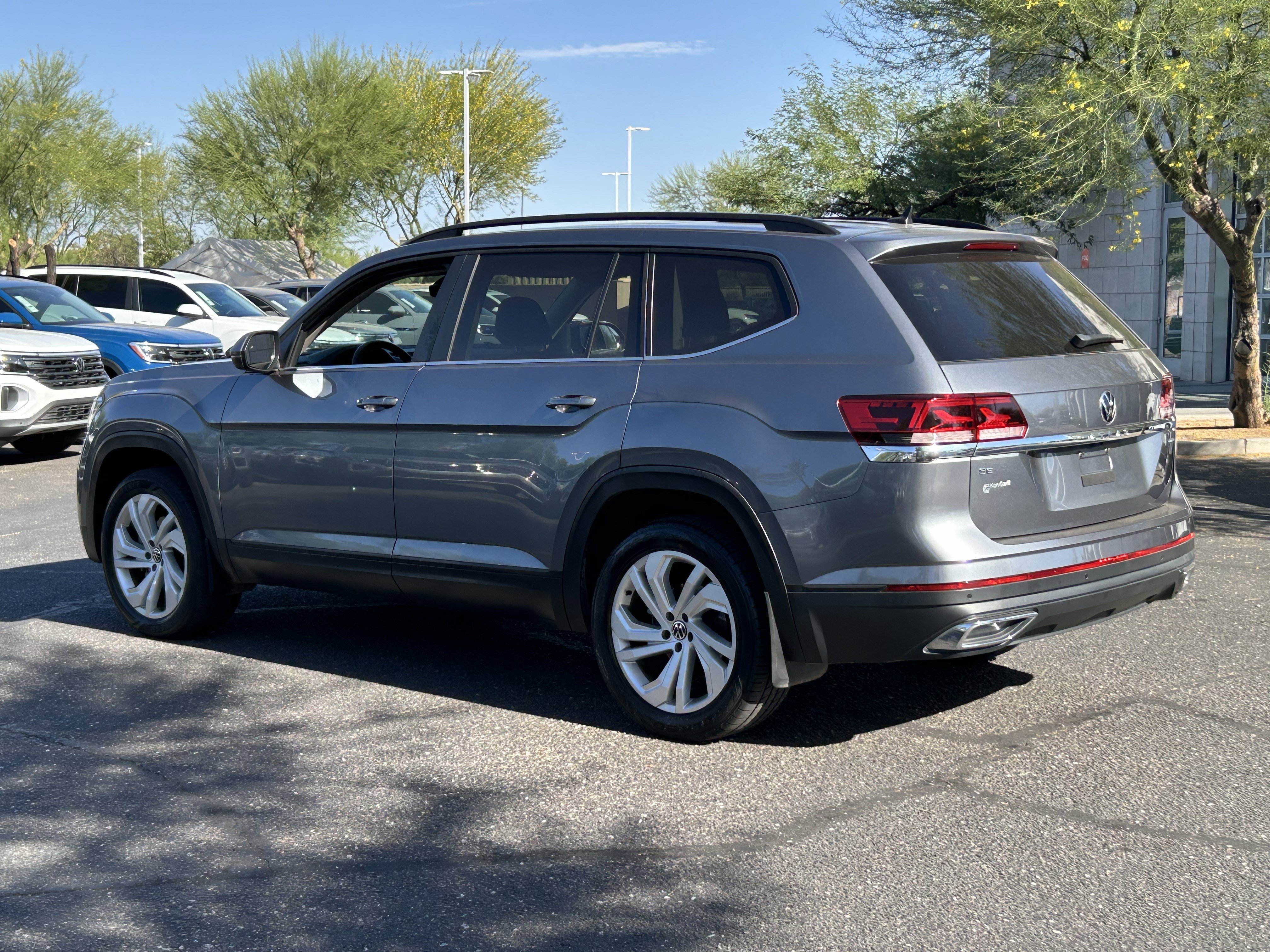 Used 2023 Platinum Gray Metallic Volkswagen 2.0T SE w/Technology image 3