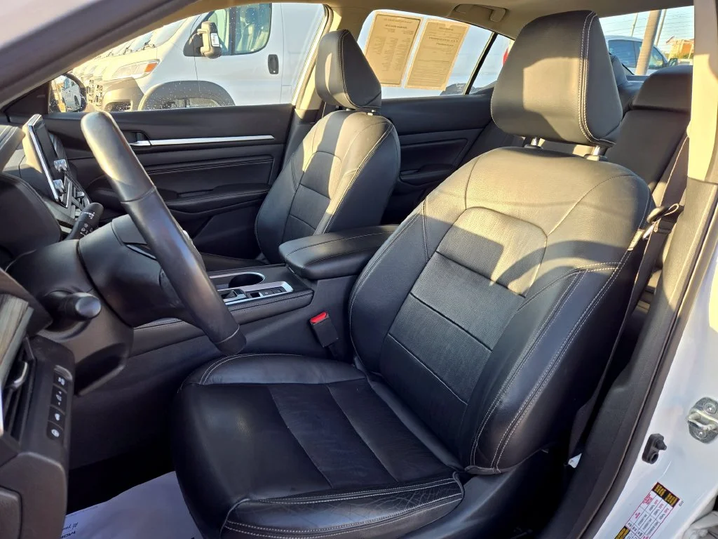 Used 2019 White Nissan 2.5 SL image 15
