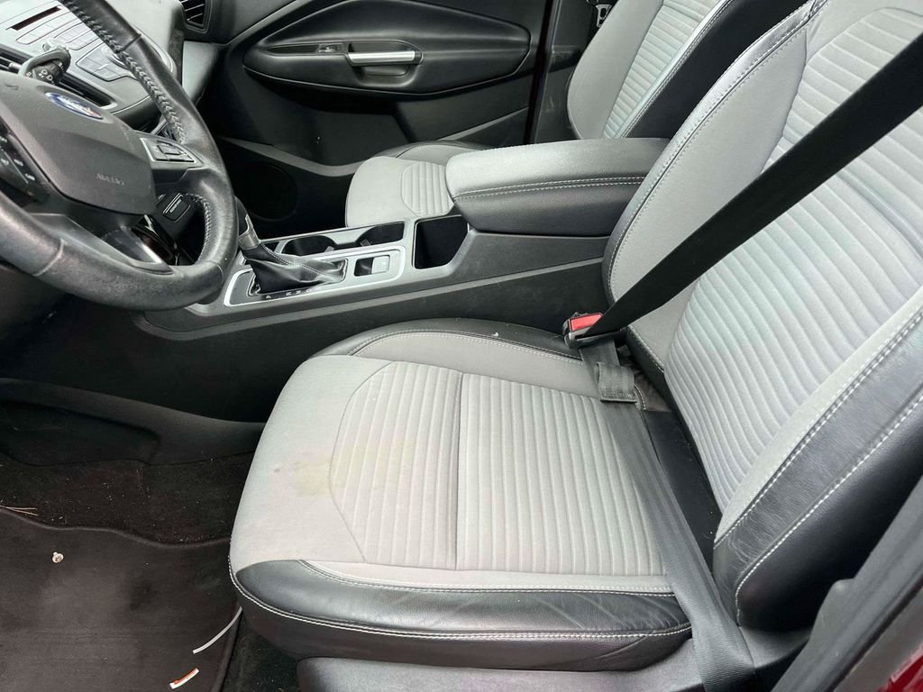Used 2018 Red Ford SE image 5