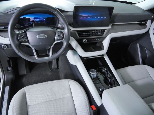 Certified Used 2025 White Ford Platinum image 4