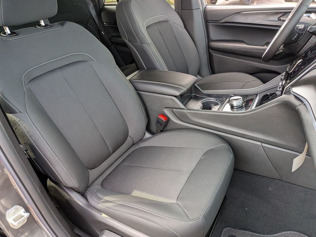 New 2026 Baltic Gray Metallic Clear-Coat Exterior Paint Jeep Laredo X image 26