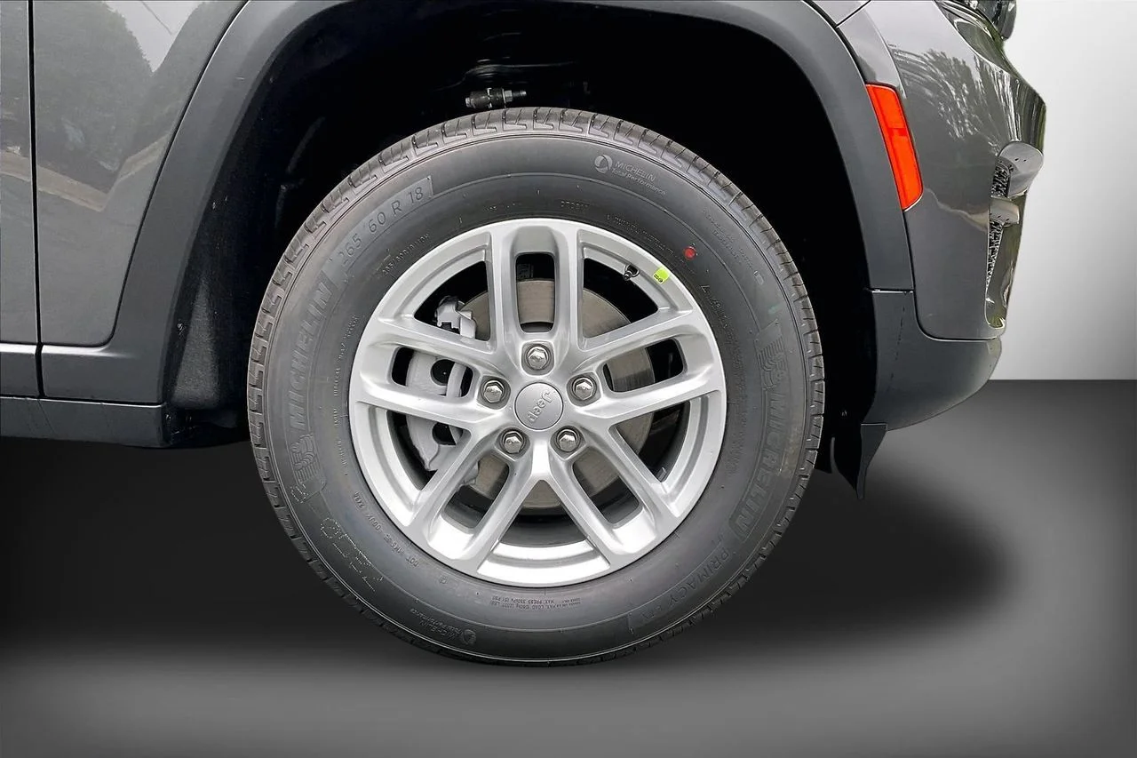 New 2026 Baltic Gray Metallic Clearcoat Jeep Laredo X image 28