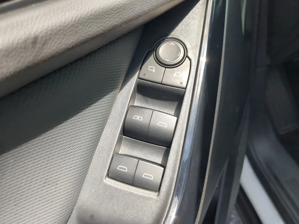Used 2025 White Chevrolet LT image 17