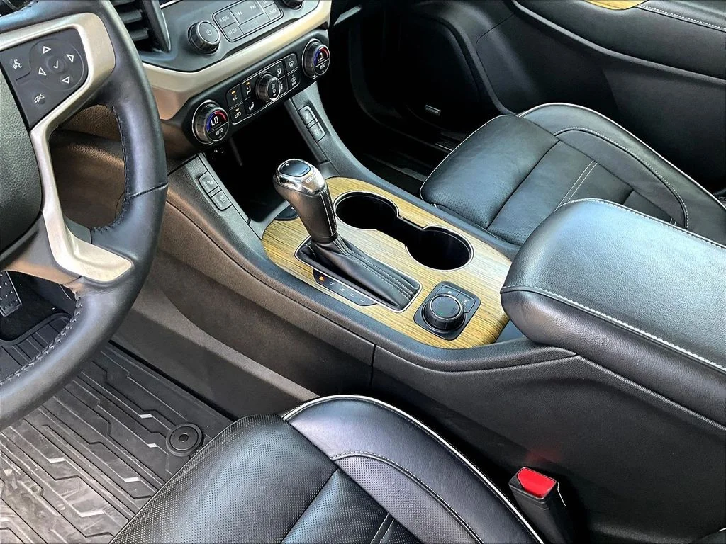 Used 2017 White GMC Denali image 22