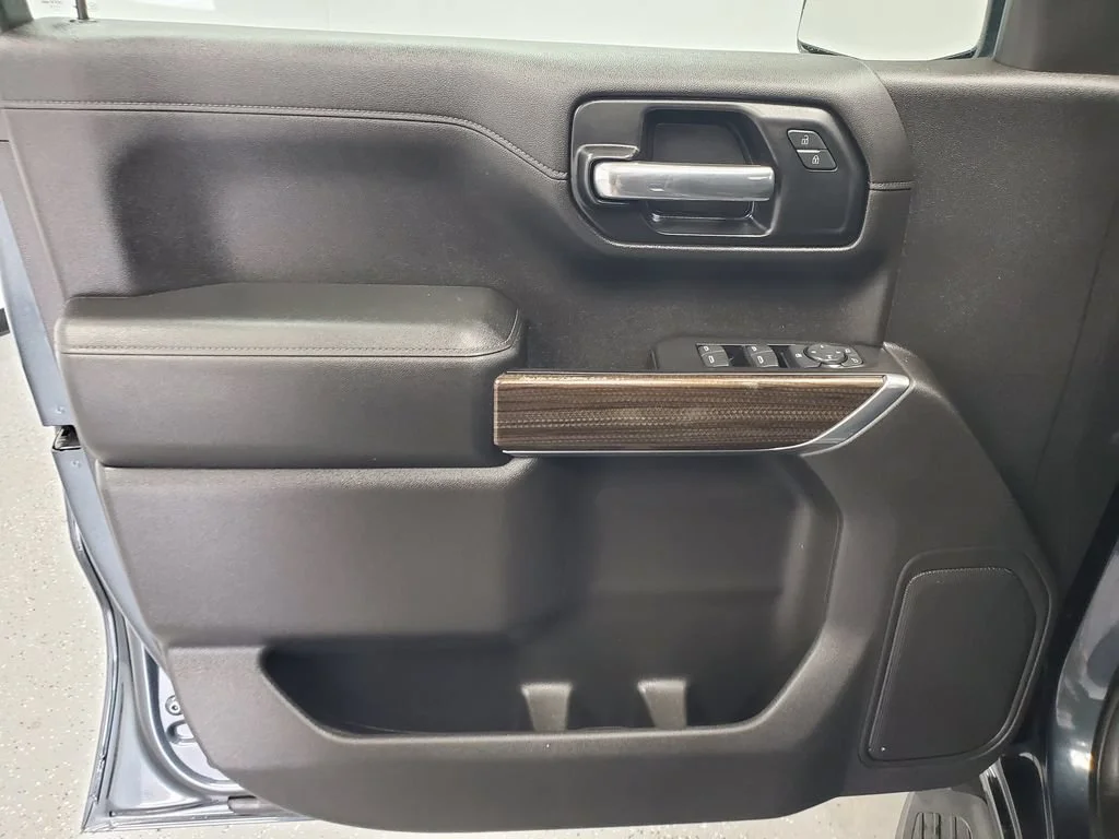 Used 2019 SHADOW GRAY METALLIC Chevrolet RST image 18