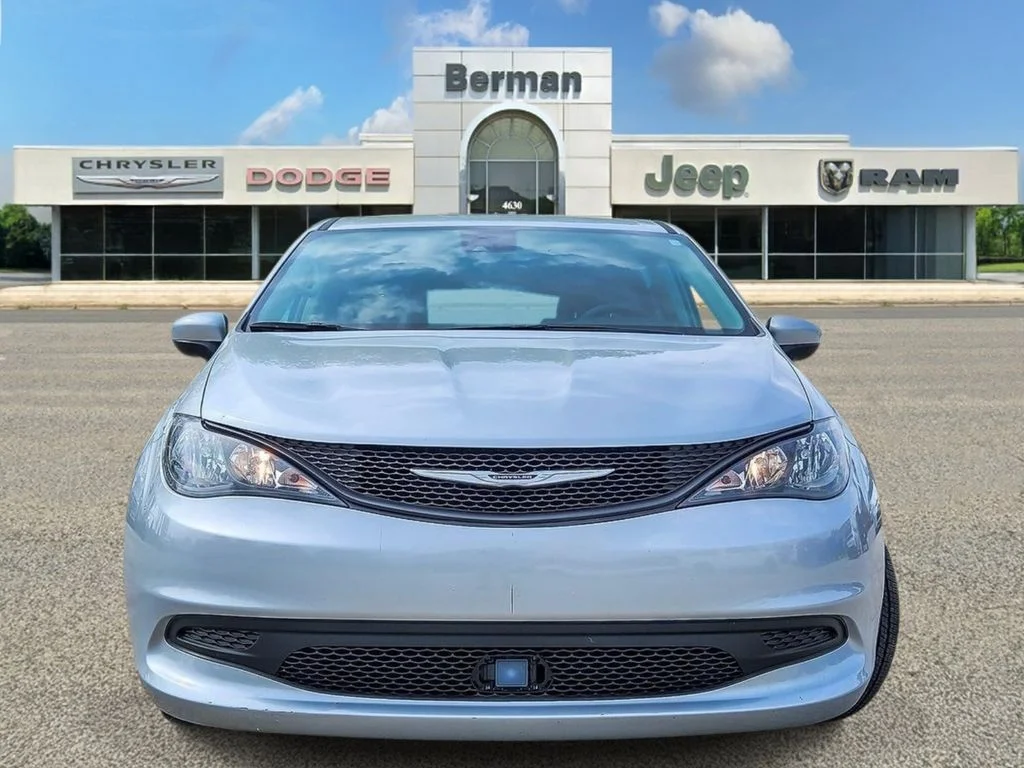 Used 2023 Silver Chrysler LX image 5