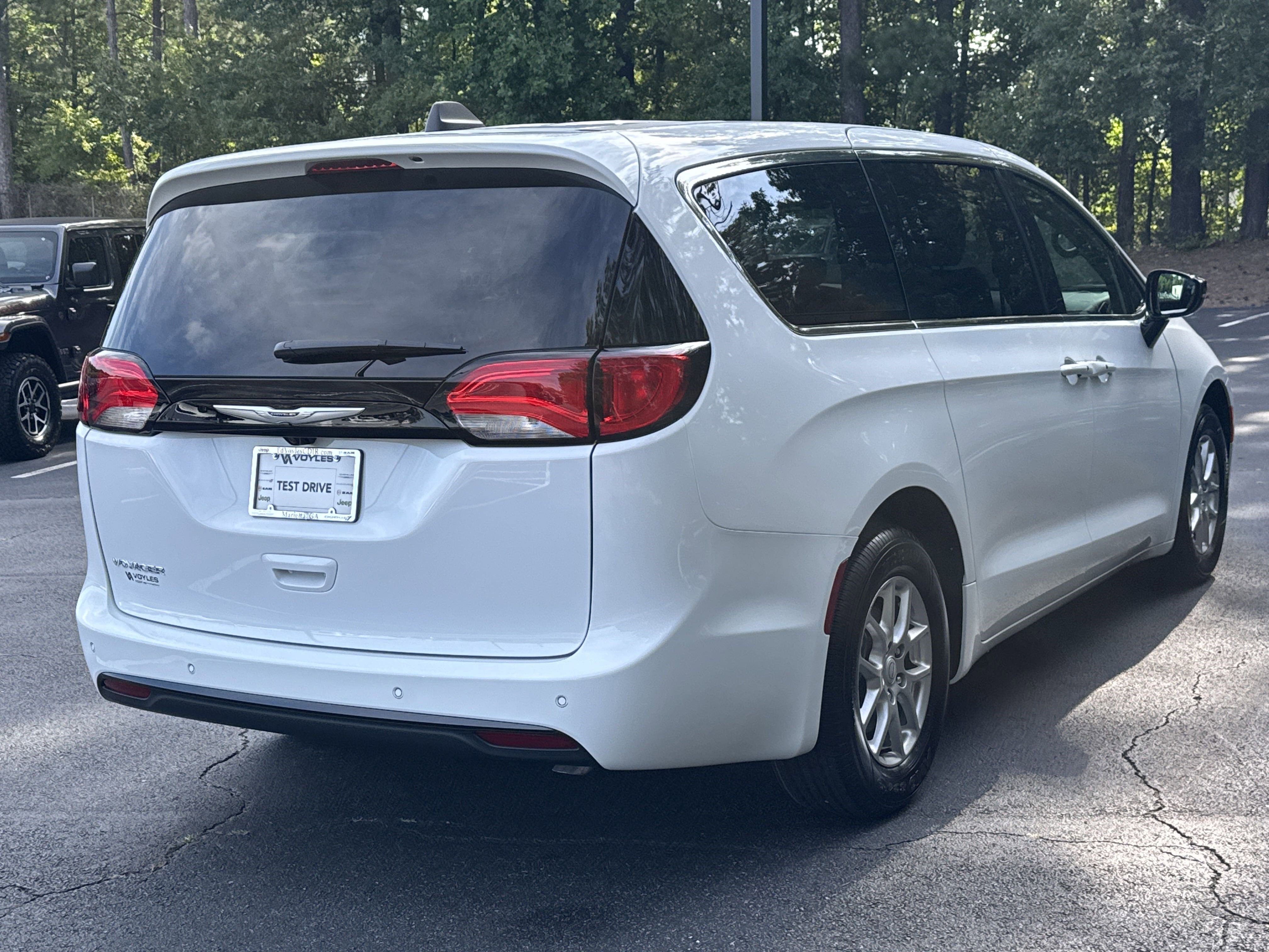 New 2025 Bright White Clearcoat Chrysler LX image 8