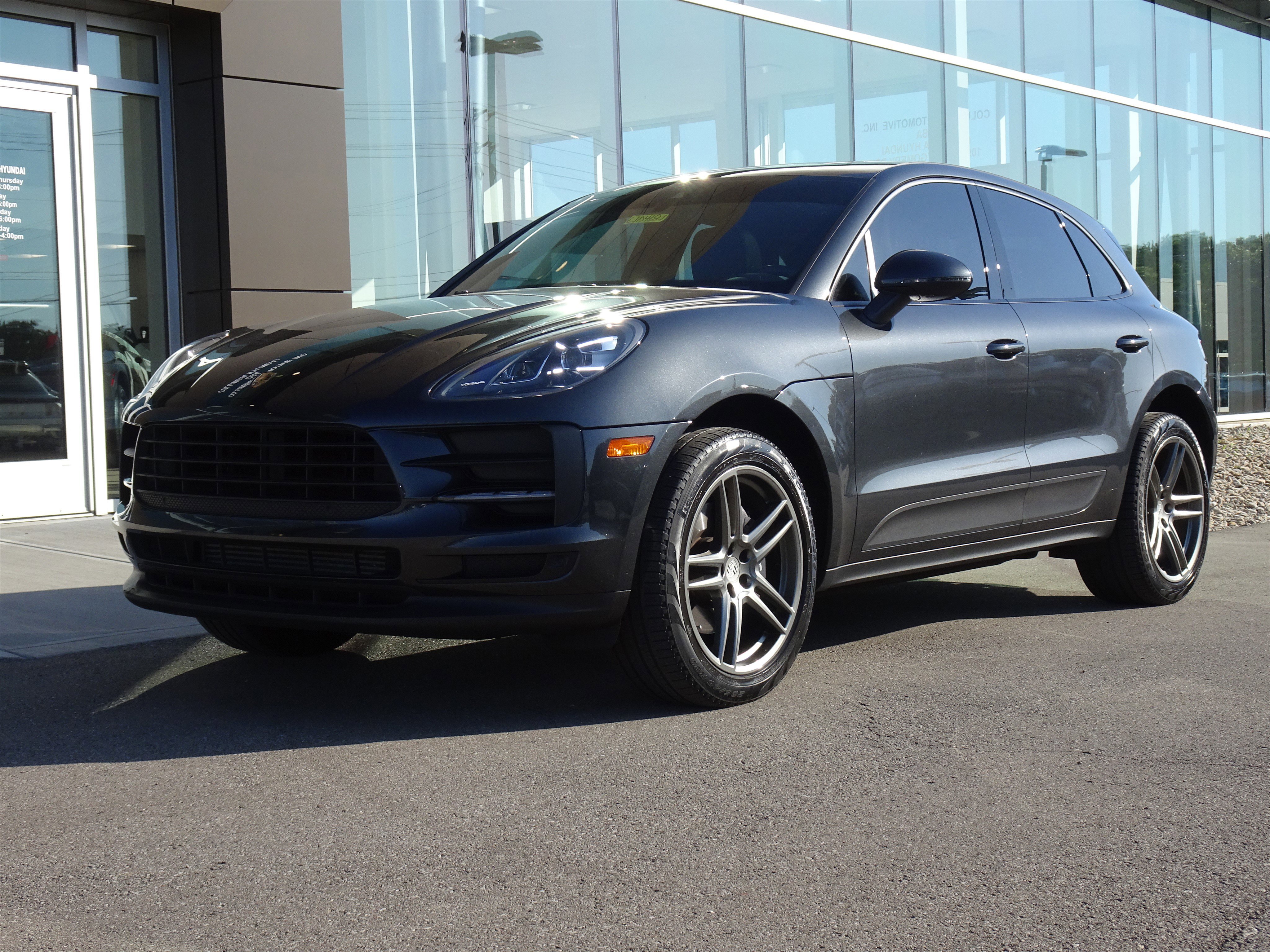 2021 Porsche Macan -'s photo