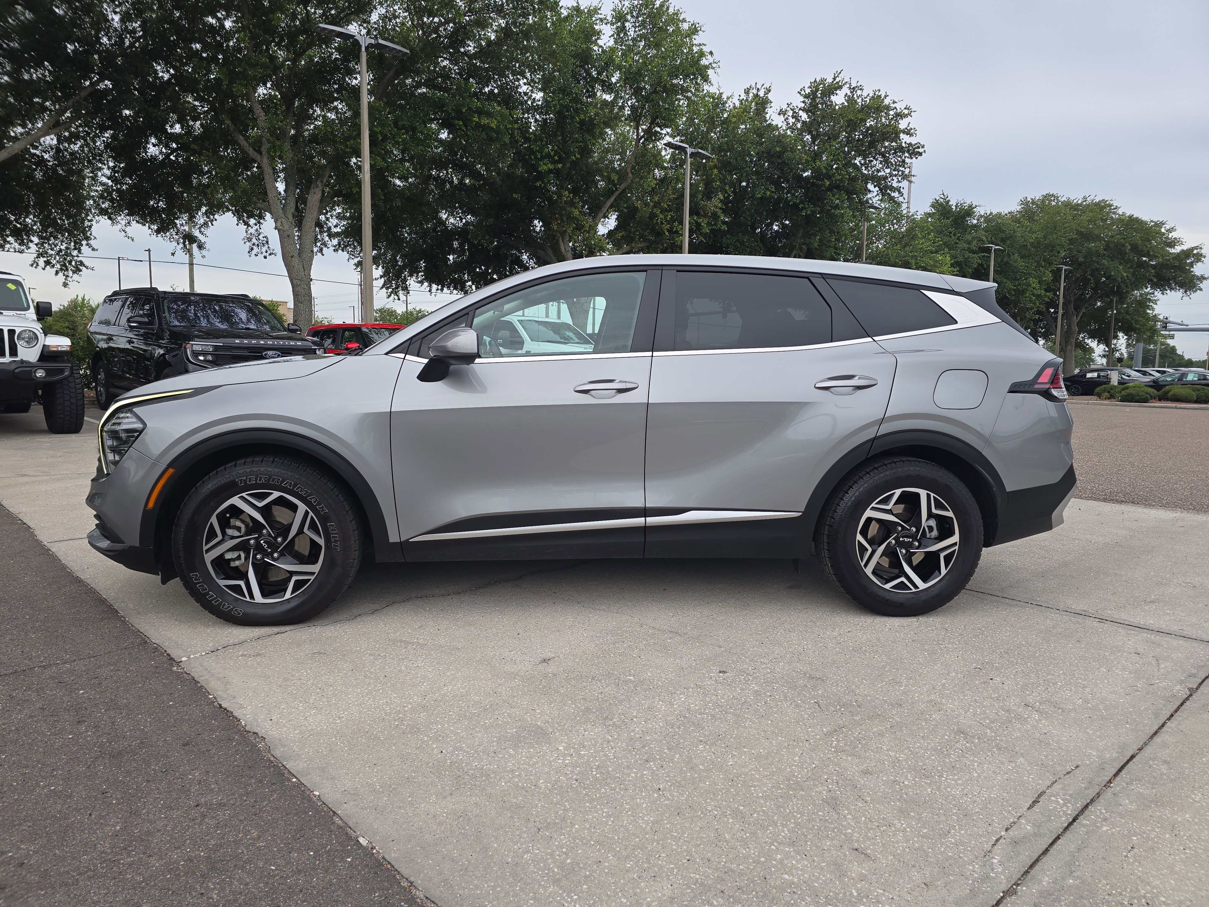 Certified Used 2024 Steel Gray Kia LX image 5