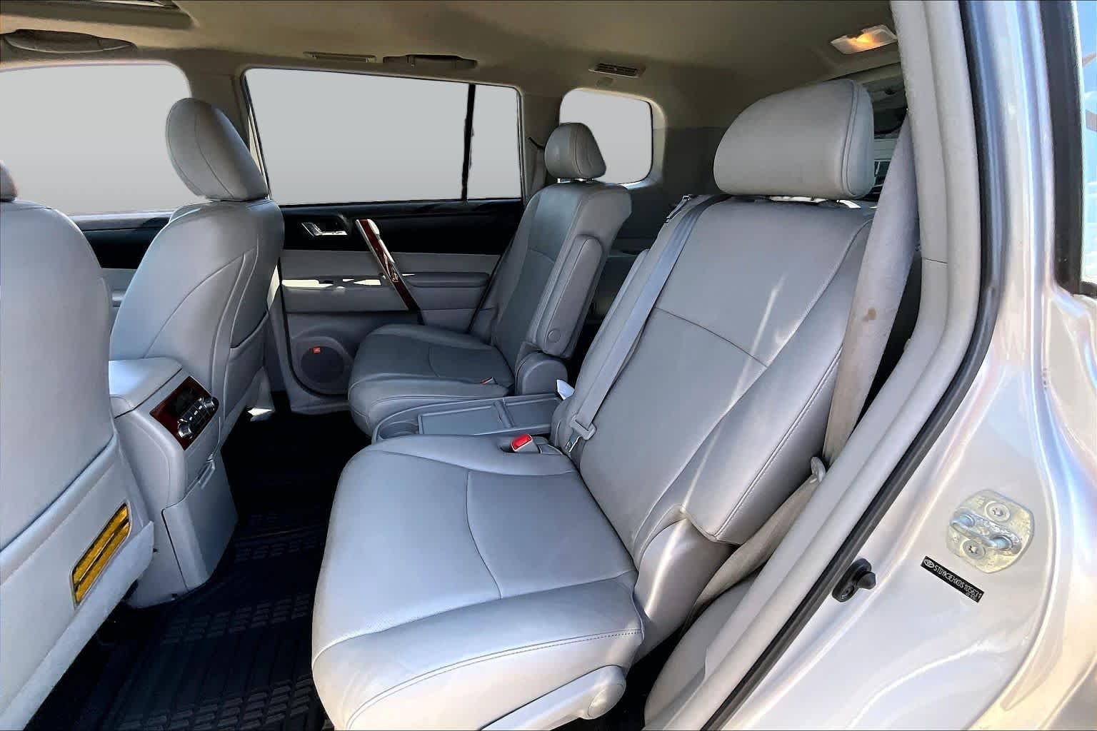 Used 2013 Classic Silver Metallic Toyota Limited image 18