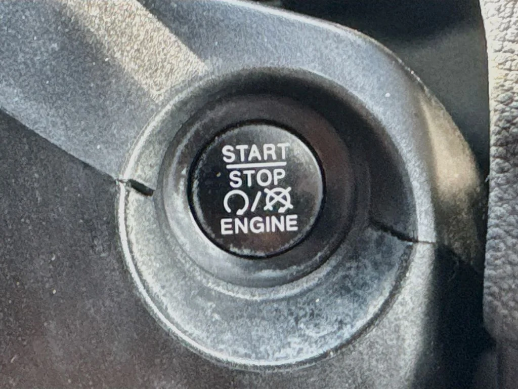 Used 2019 Silver Jeep Trailhawk image 18