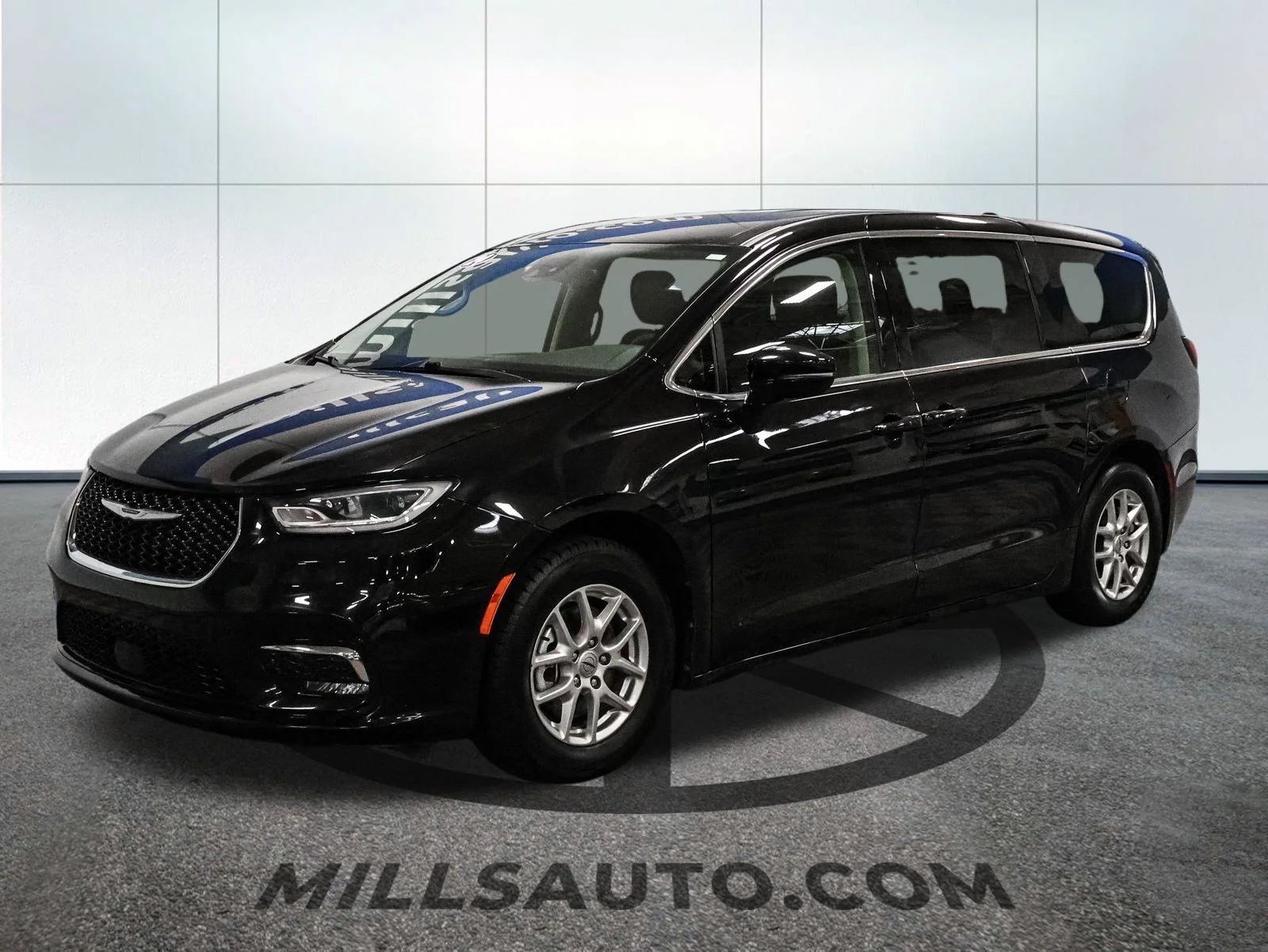 Used 2024 Chrysler Pacifica Touring L with VIN 2C4RC1BG1RR151494 for sale in Brainerd, Minnesota