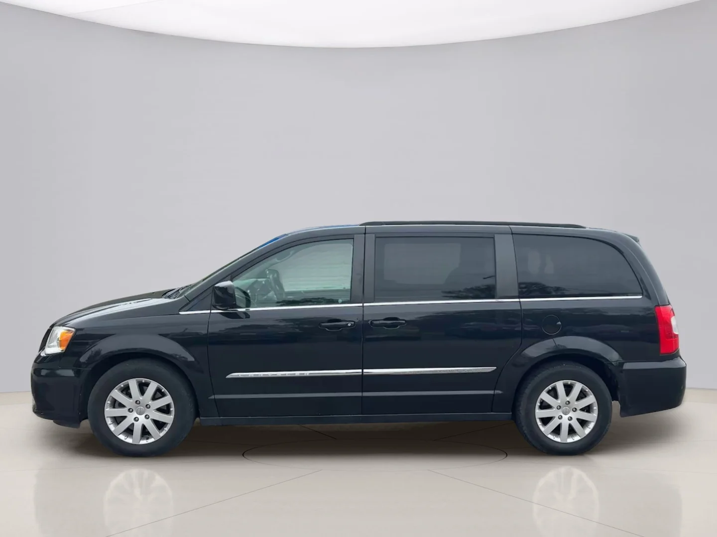 Used 2015 Black Chrysler TOURING image 3