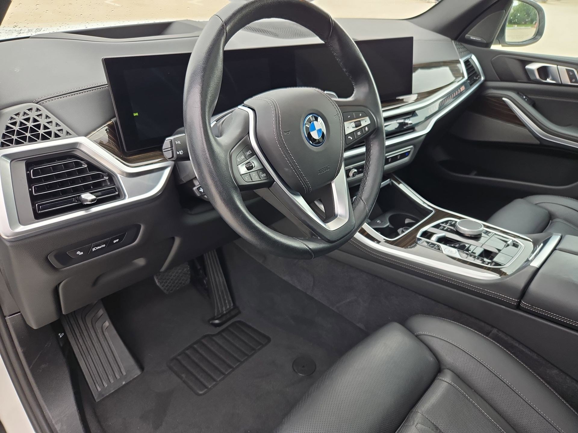 Used 2025 Alpine White BMW xDrive50e image 12