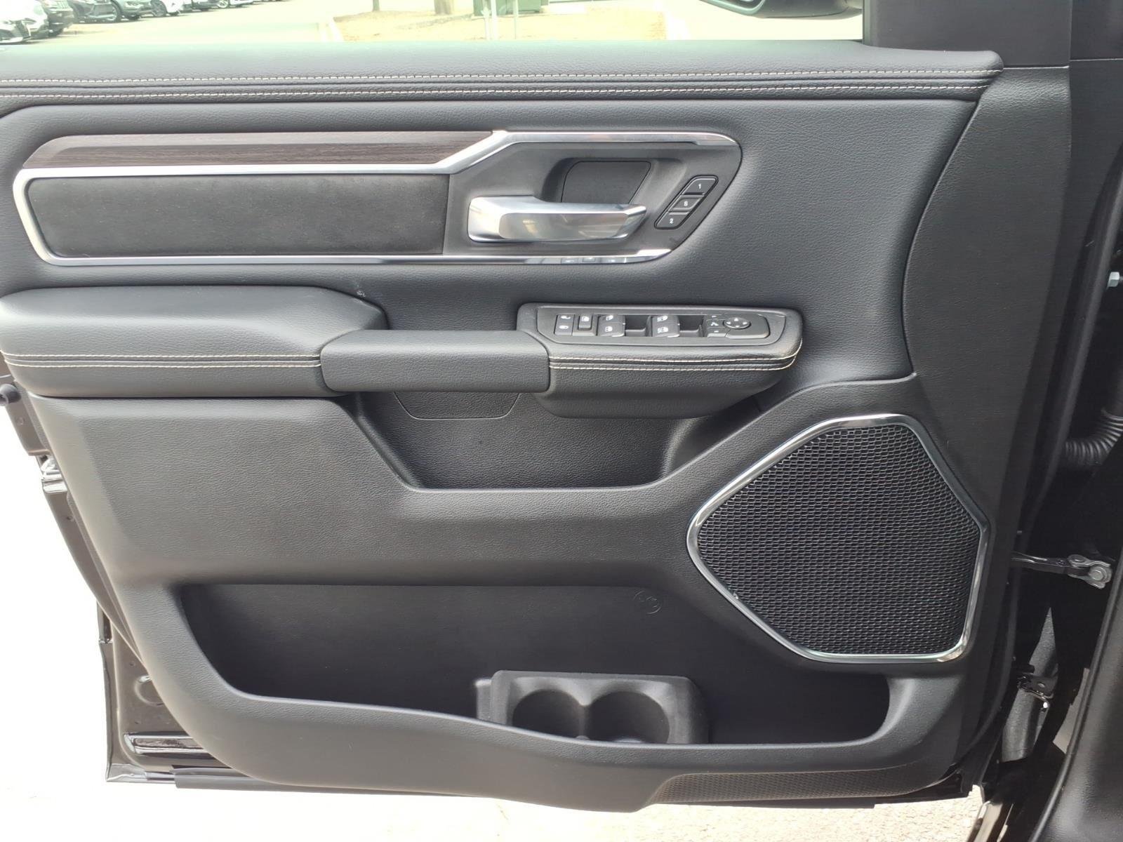 New 2026 Diamond Black Crystal Pearl-Coat Exterior Paint RAM Laramie image 28