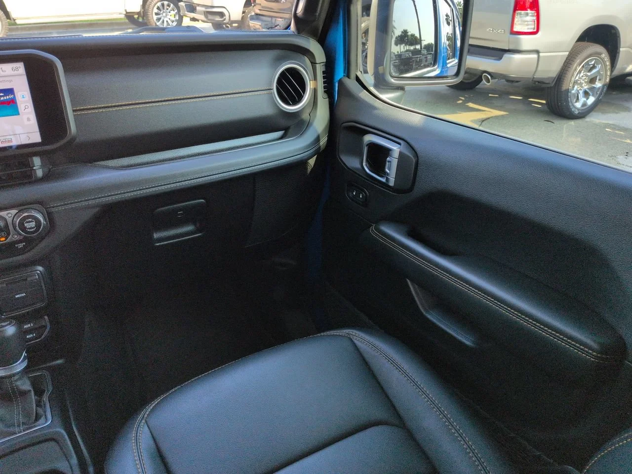 Used 2024 Blue Pearl Jeep Sahara image 16