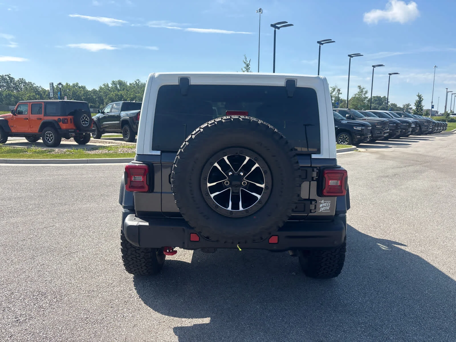 New 2026 Granite Crystal Metallic Clearcoat Jeep Rubicon X image 9