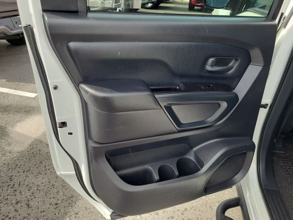 Used 2020 White Nissan S image 18