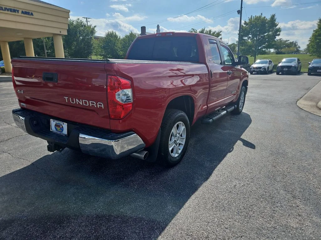 Used 2018 Red Toyota SR5 image 5