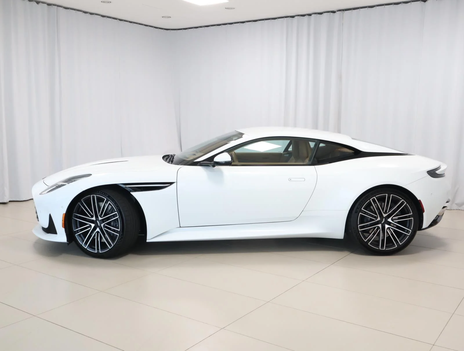 Used 2024 Zenith White Aston Martin Coupe image 2