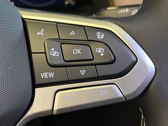 New 2026 Black Volkswagen 2.0T SE w/Technology image 15
