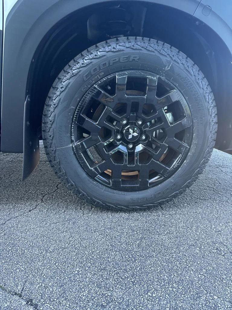 New 2026 White Mitsubishi Trail Edition image 24