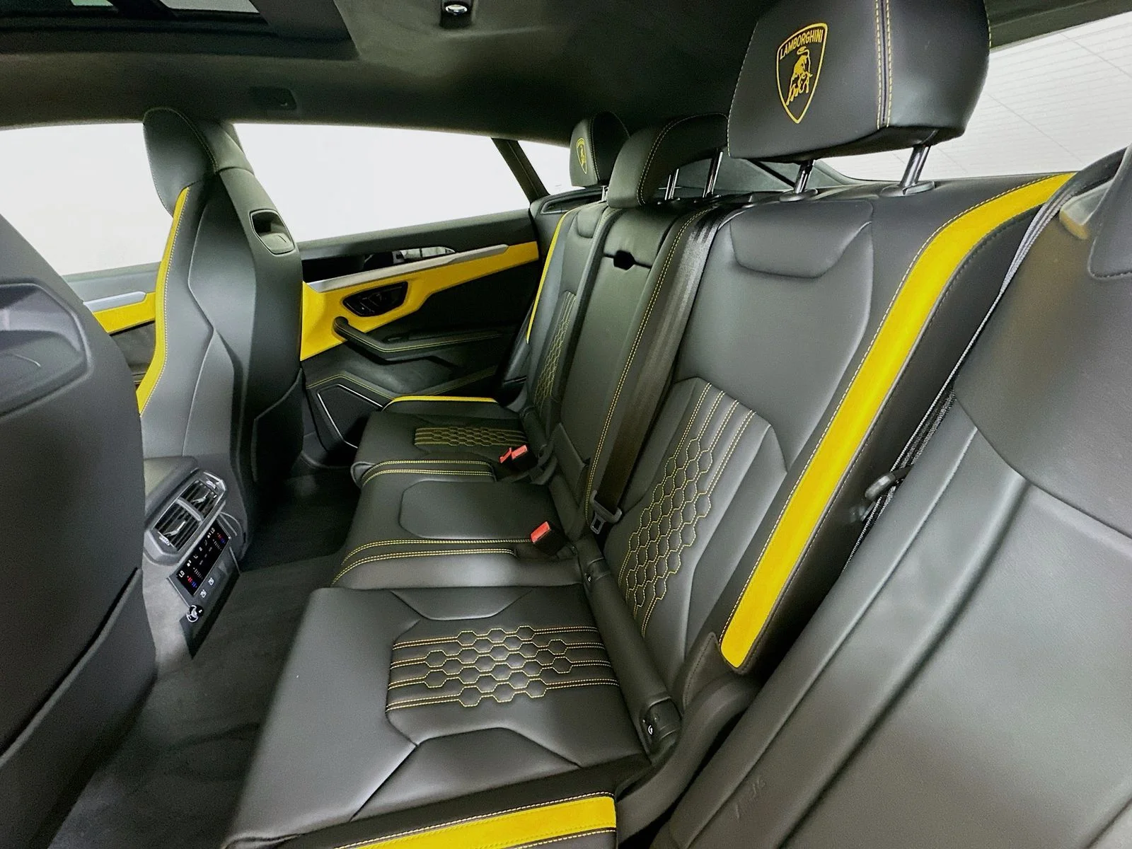 Used 2025 Yellow Lamborghini  image 32