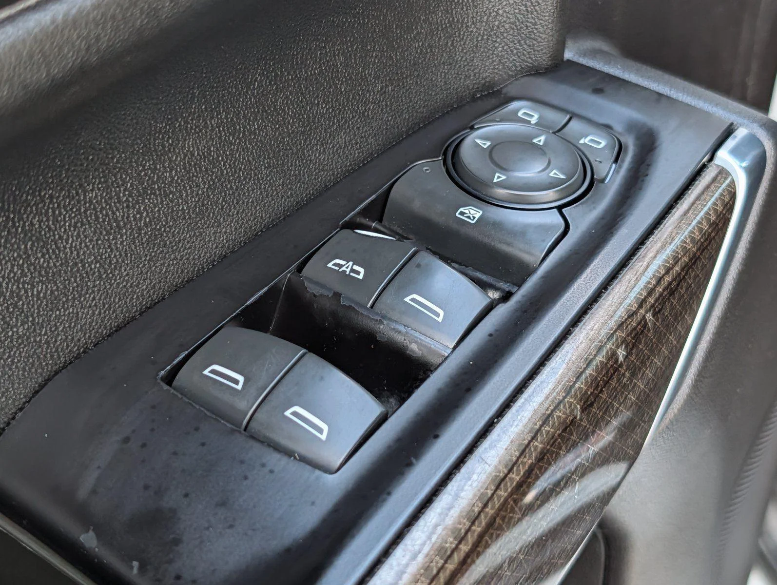 Used 2020 SUMMIT WHITE Chevrolet LT image 16