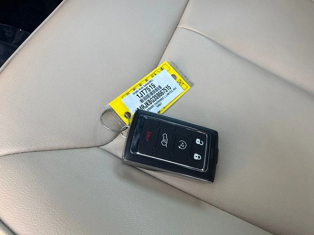Used 2025 Gray Jeep Limited image 31