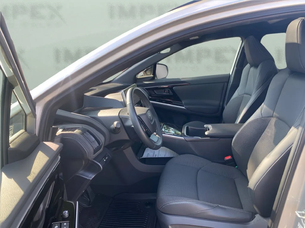 Used 2025 Silver Toyota XLE image 9