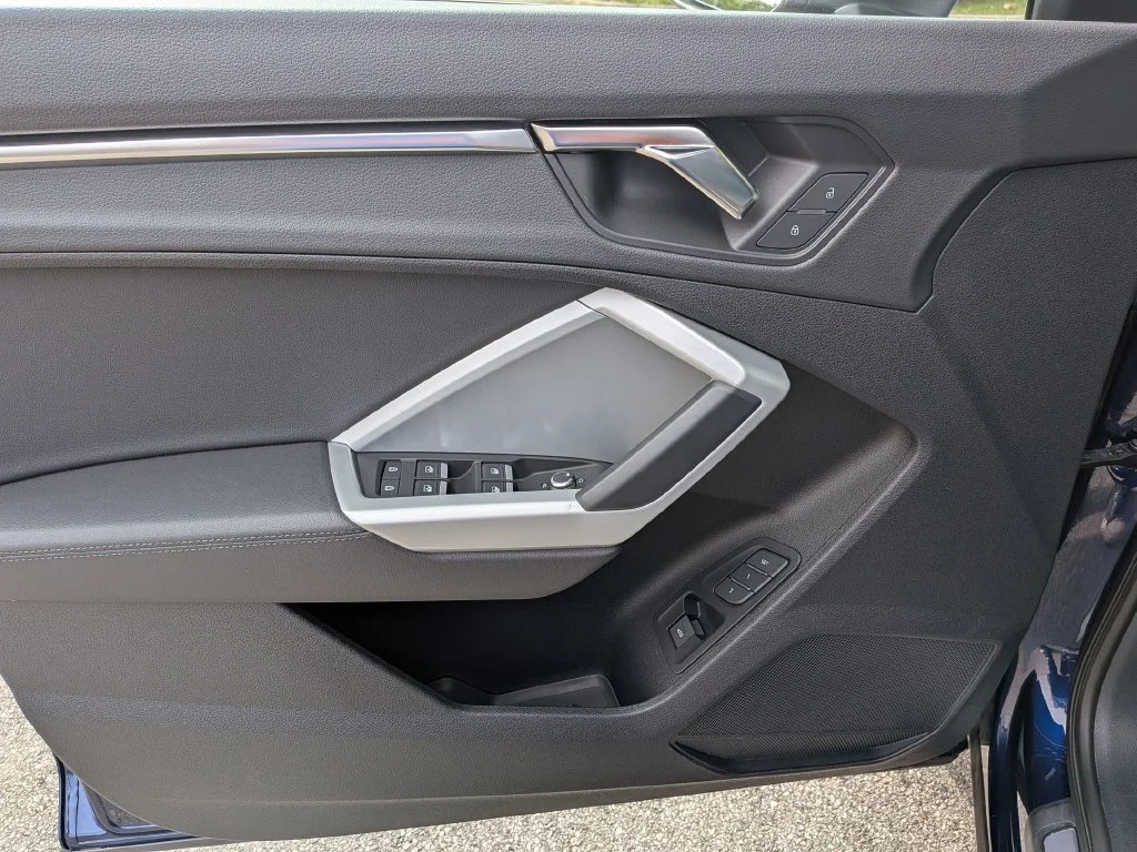 Used 2023  Audi Premium image 13