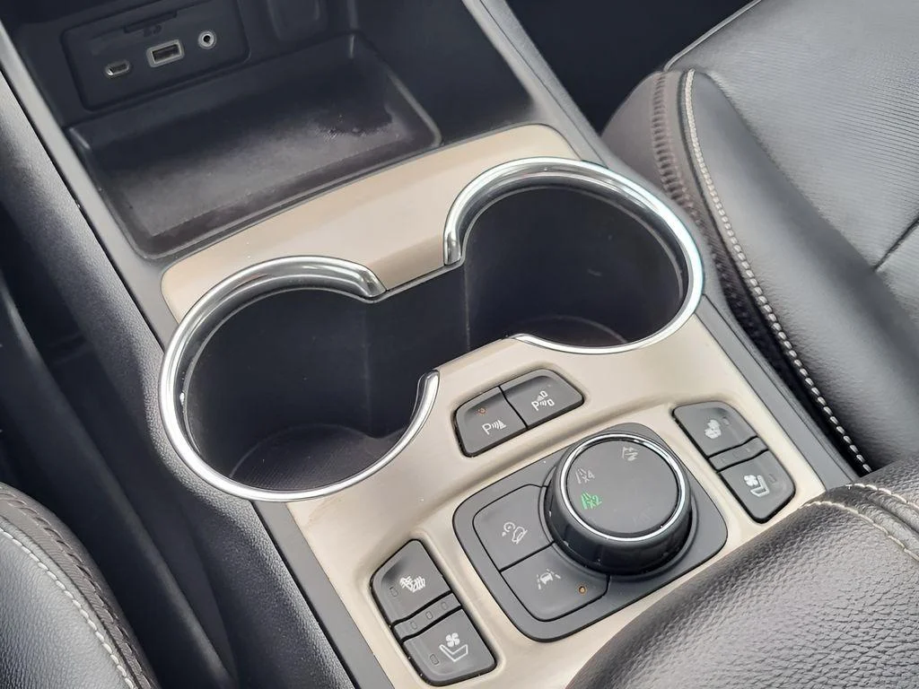 Used 2022 Hunter Metallic GMC Denali image 15