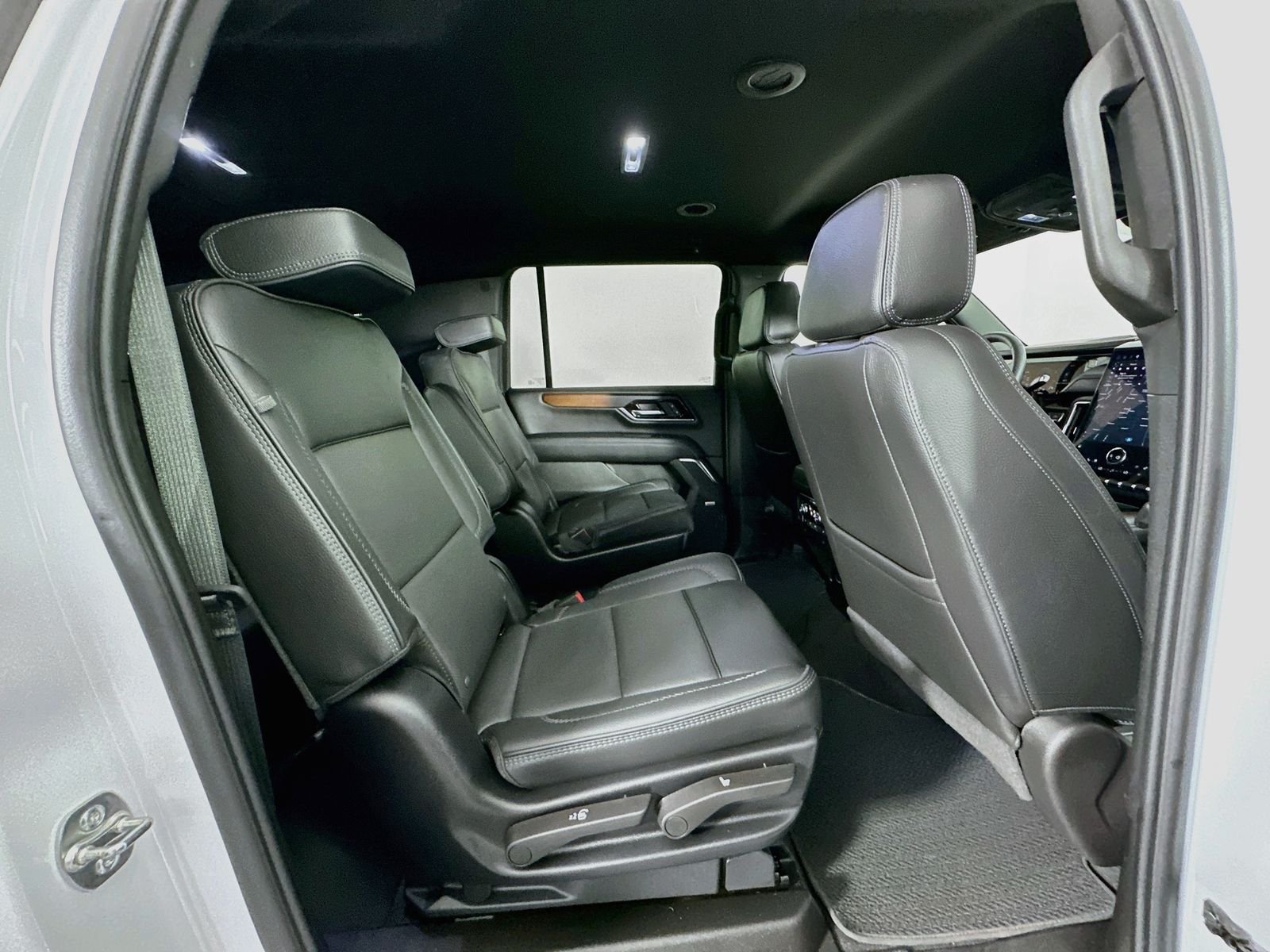 Used 2025 Summit White GMC Denali image 30