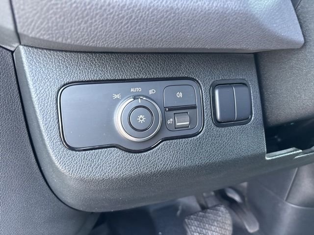 Used 2019 White Freightliner Standard Roof I4 image 17