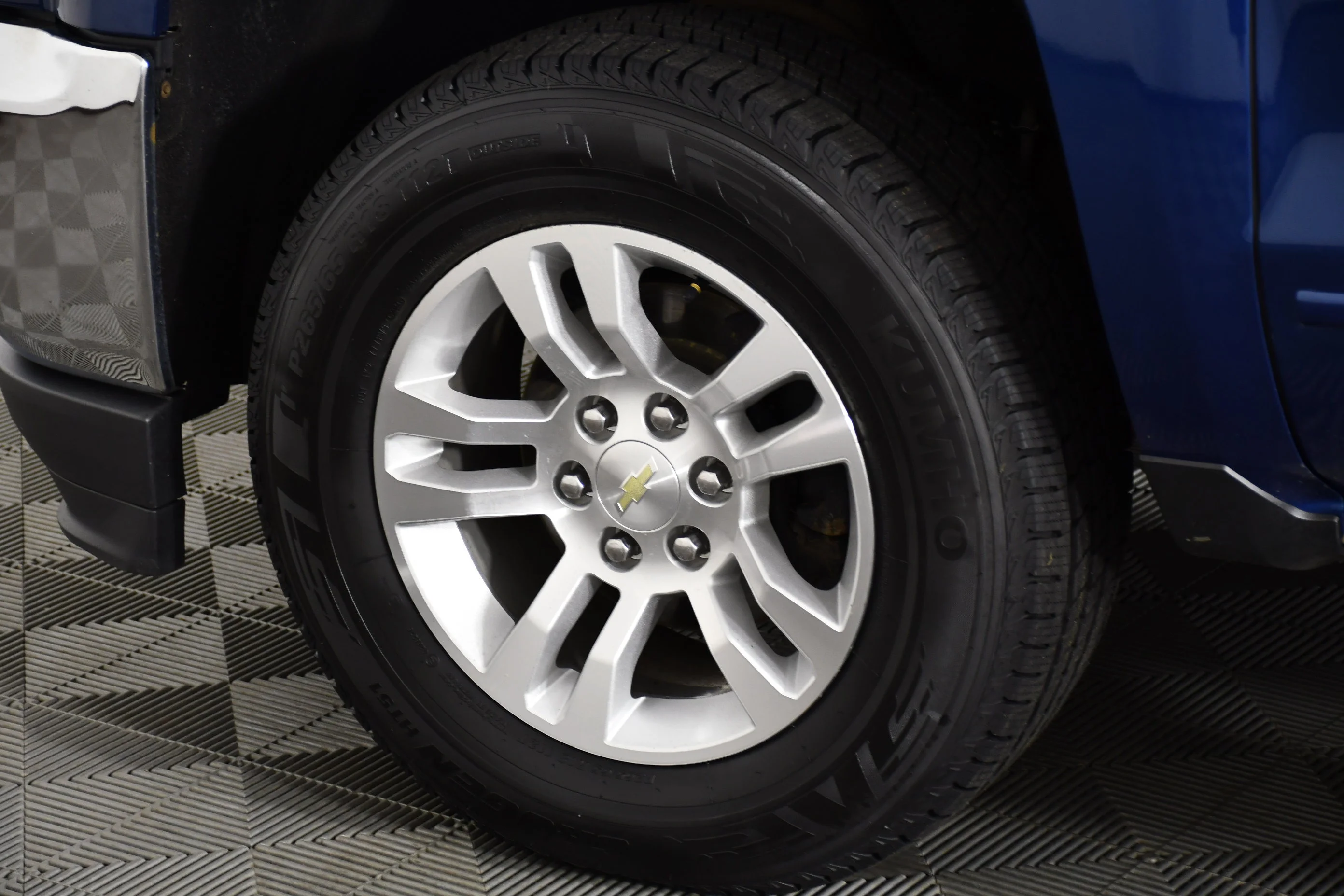 Used 2018 Deep Ocean Blue Metallic Chevrolet LT image 57