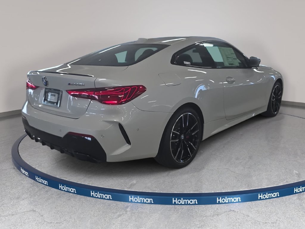 New 2027 Mineral White Metallic BMW M440i xDrive image 4