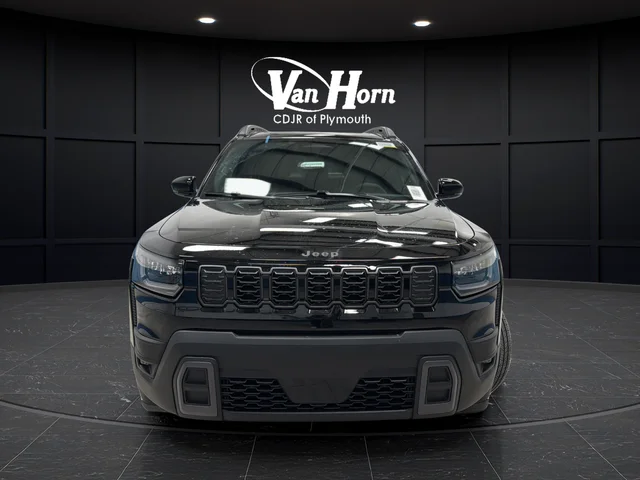 New 2026 Diamond Black Crystal Pearl-Coat Exterior Paint Jeep Limited image 8