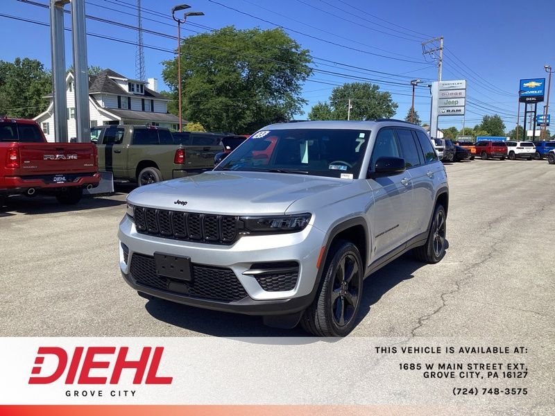 Used 2023 Silver Jeep Altitude X image 3