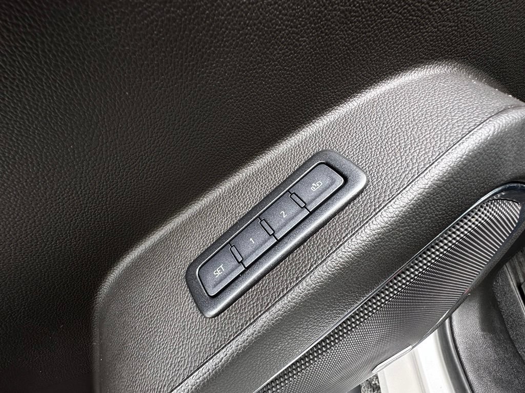 Used 2020 WHITE FROST TRICOAT GMC Denali image 25