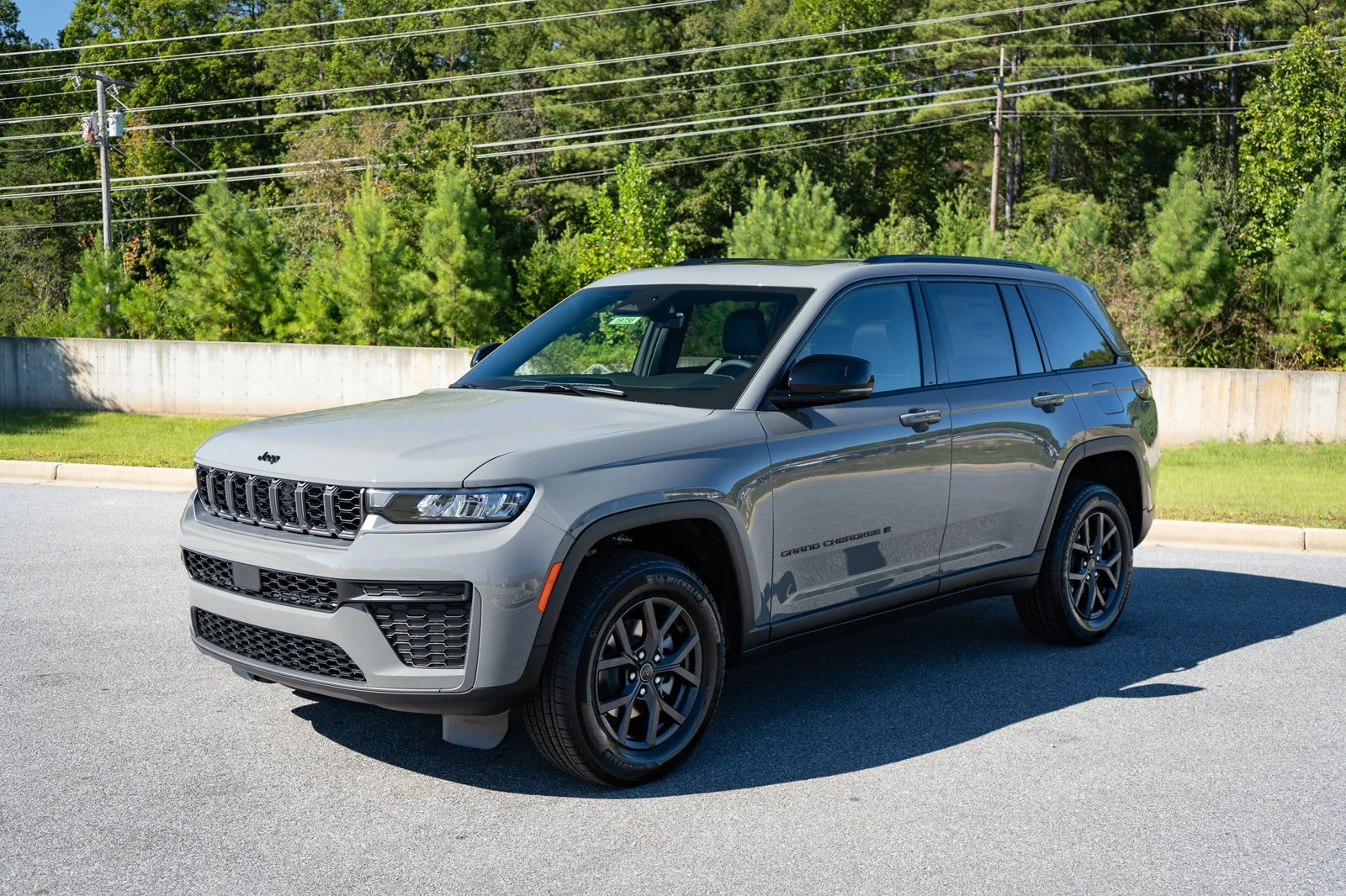 New 2027 Sting-Gray Clearcoat Jeep Altitude image 3