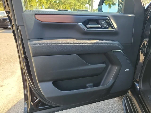 2025 GMC Yukon XL Denali - Photo 24