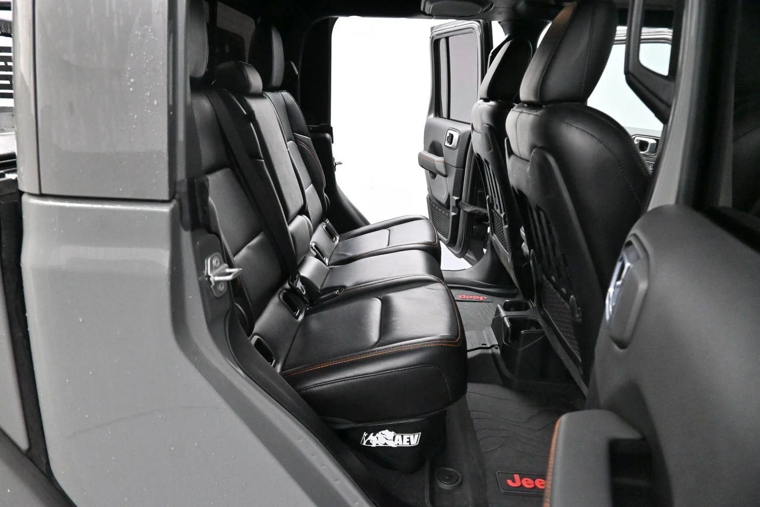 Used 2021 Sting-Gray Clearcoat Jeep Mojave image 29