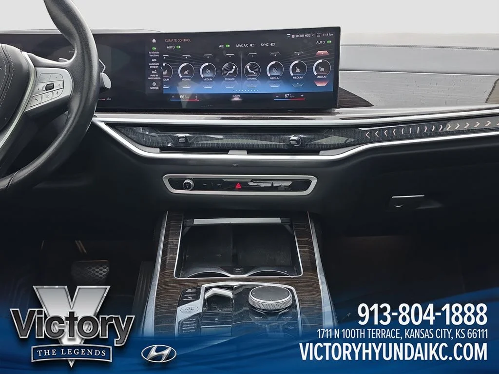 Used 2023 White BMW xDrive40i image 14
